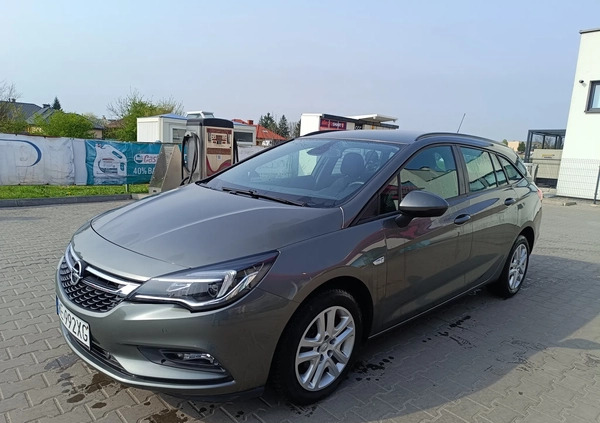 Opel Astra cena 55000 przebieg: 110000, rok produkcji 2019 z Chełm małe 497